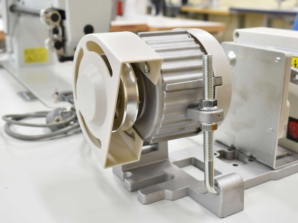 Сервомотор (сервопривод) Aurora SM-550 (550 Вт) с внешним позиционером иглы от магазина Promily в Черкесске